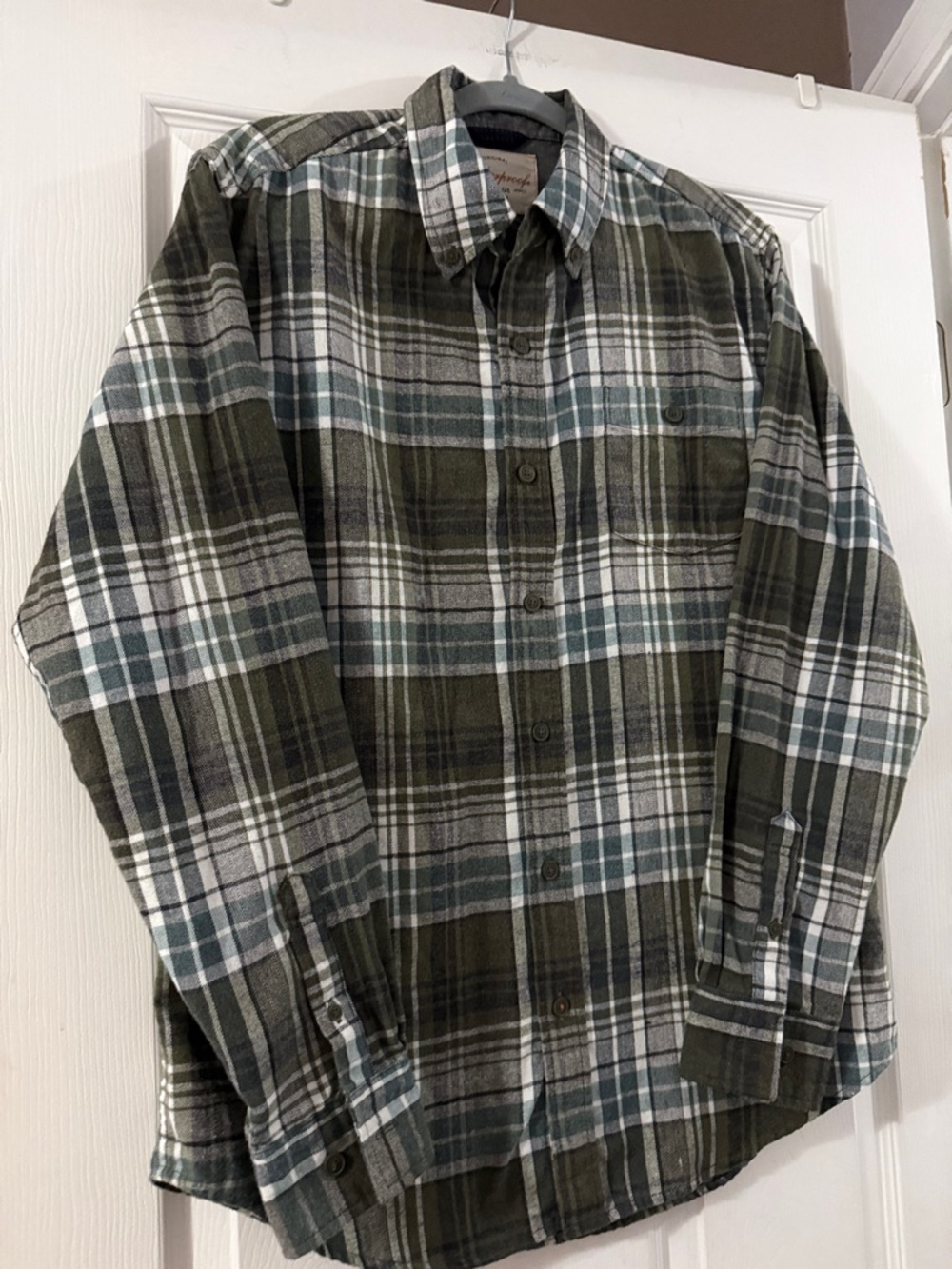 Men's Olive & White Plaid Button-Down Shirt - Medium